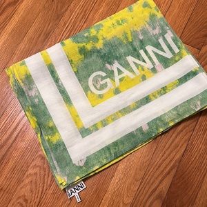 Ganni tie dye scarf in Kelly green // sold out